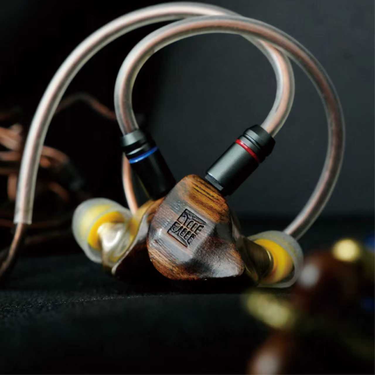 Audione & TANGZU DUFU Second stanza 1Dynamic driver 2 Balanced armature in-ear headphones