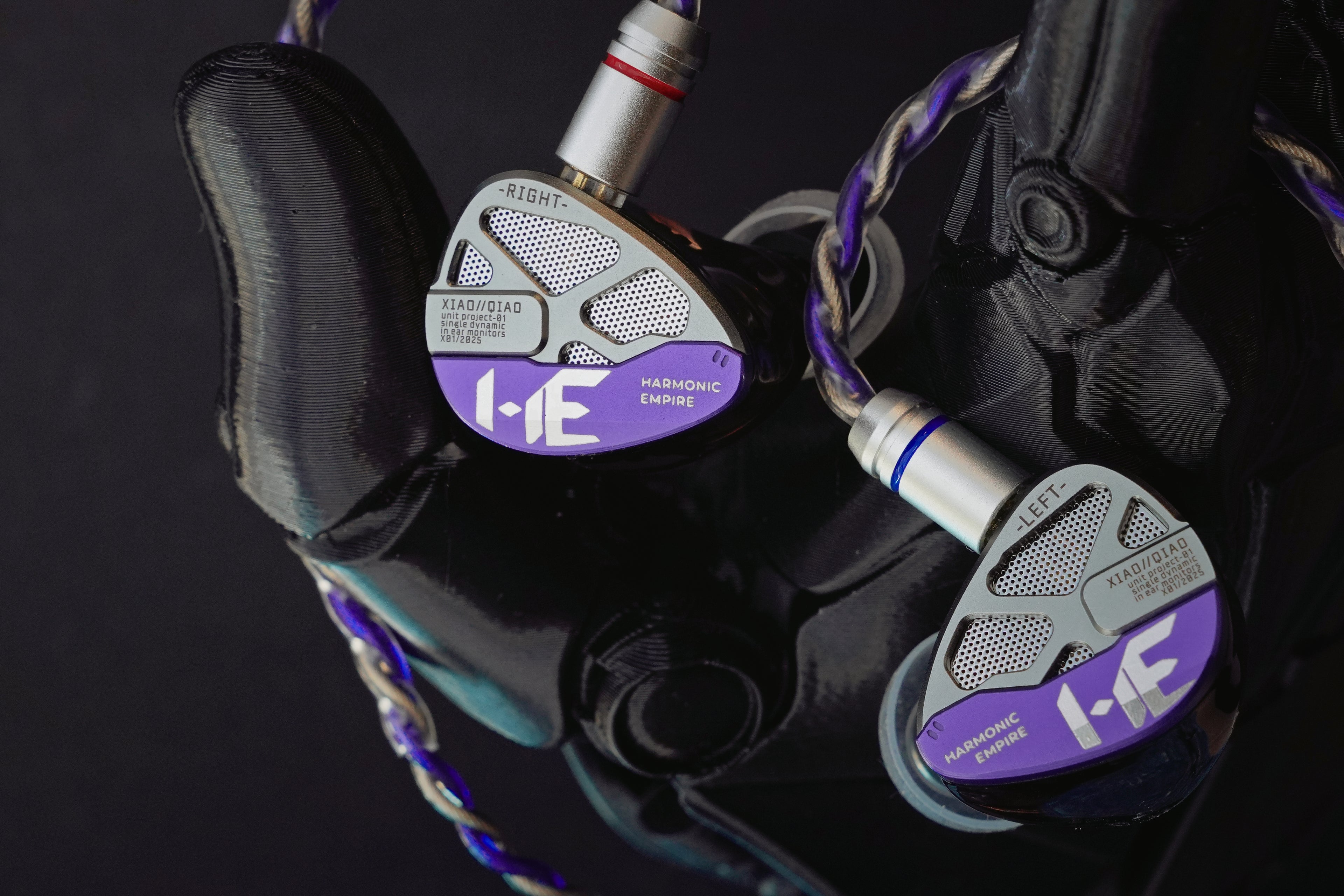 HE XIAO QIAO  In-Ear Headphones