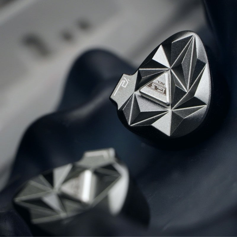 TANG ZU HE Guo Jia In-ear headphones